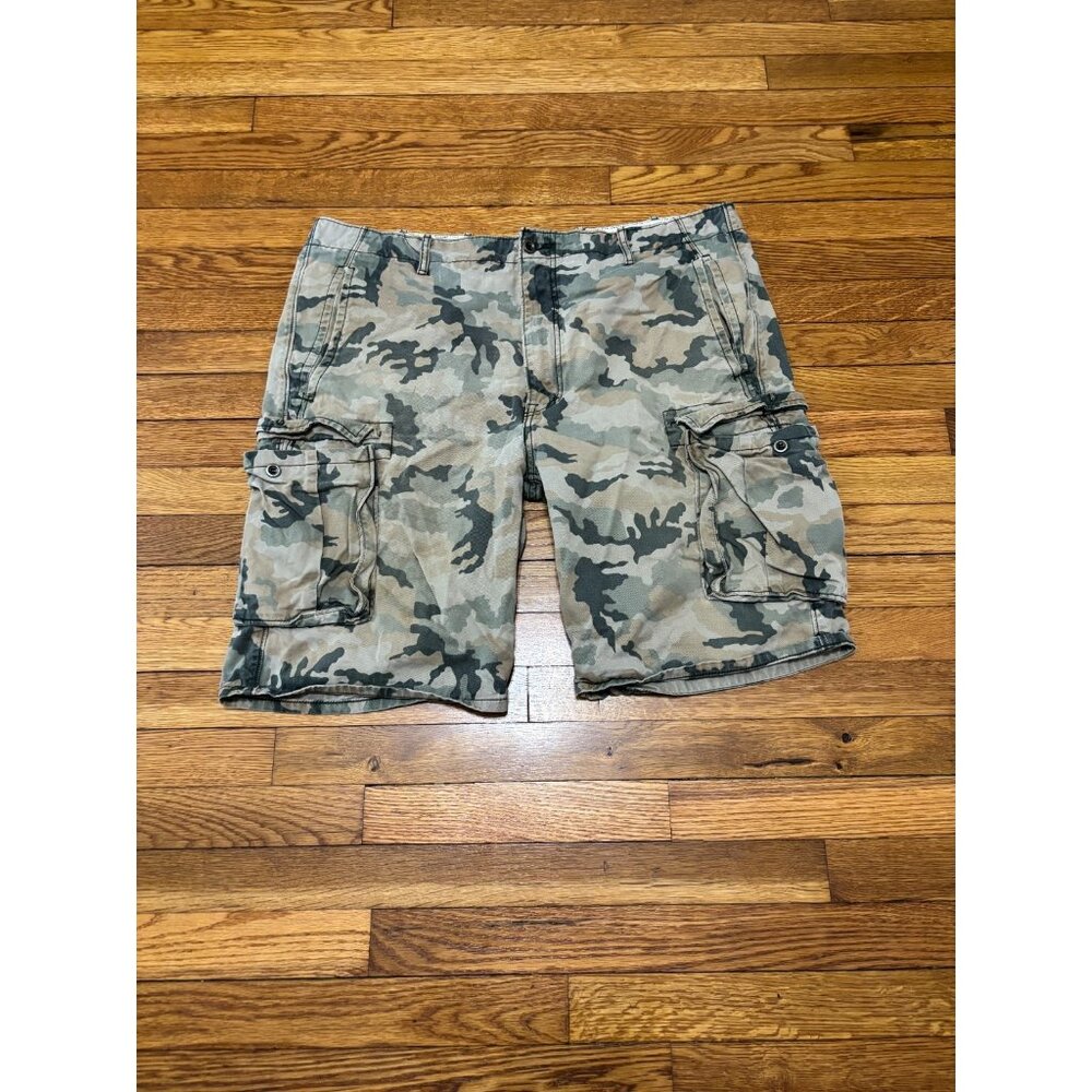 Levi's Men's Camo Cargo Shorts Size 40 Green Camouflage Utility Pockets Workwear
